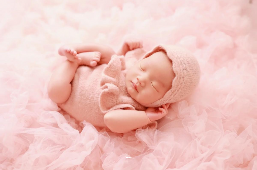 淇县宝宝吃手是饿了吗